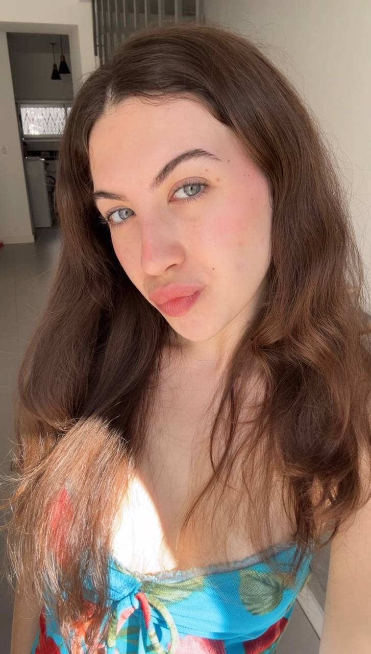 Nude girl Amber in Suzhou