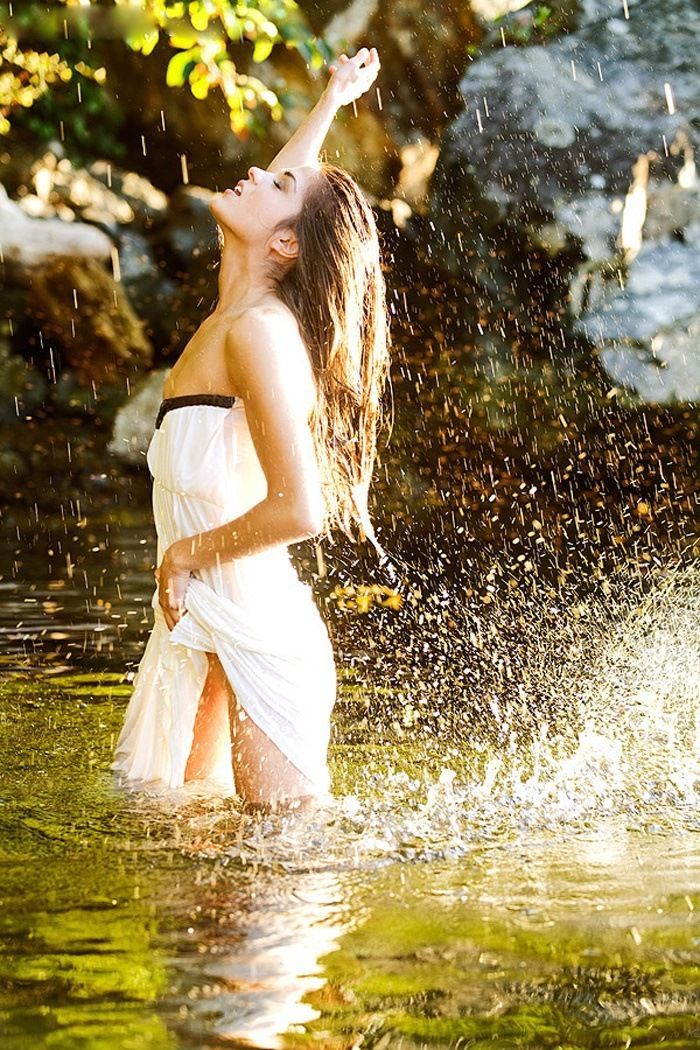 Marie Avgeropoulos in Suzhou