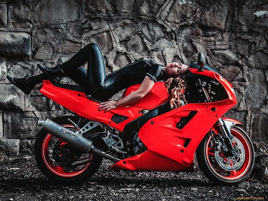 Beautiful girl Beautiful girls and motorcycles in Suzhou