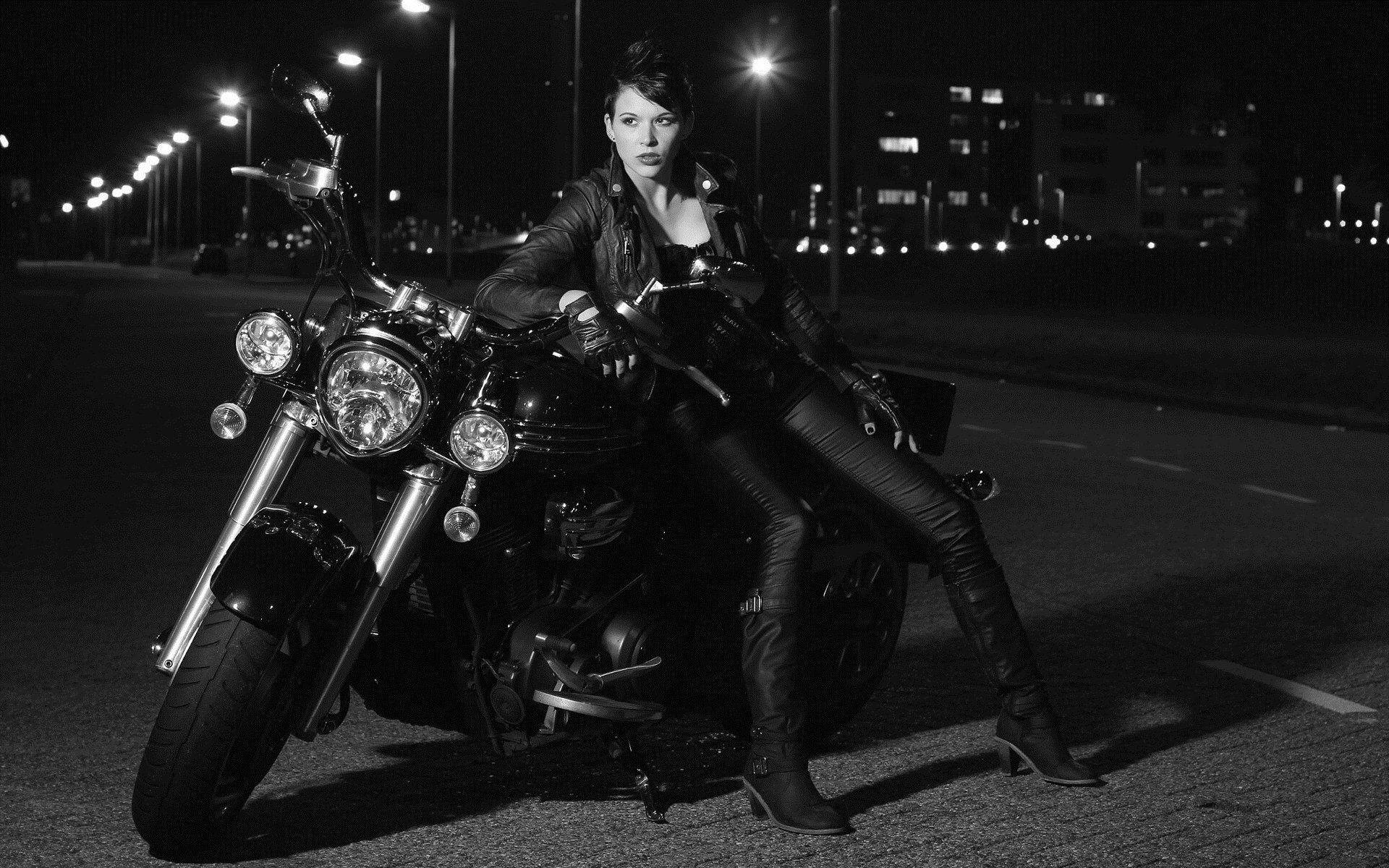 Photo Beautiful girls and motorcycles in Suzhou